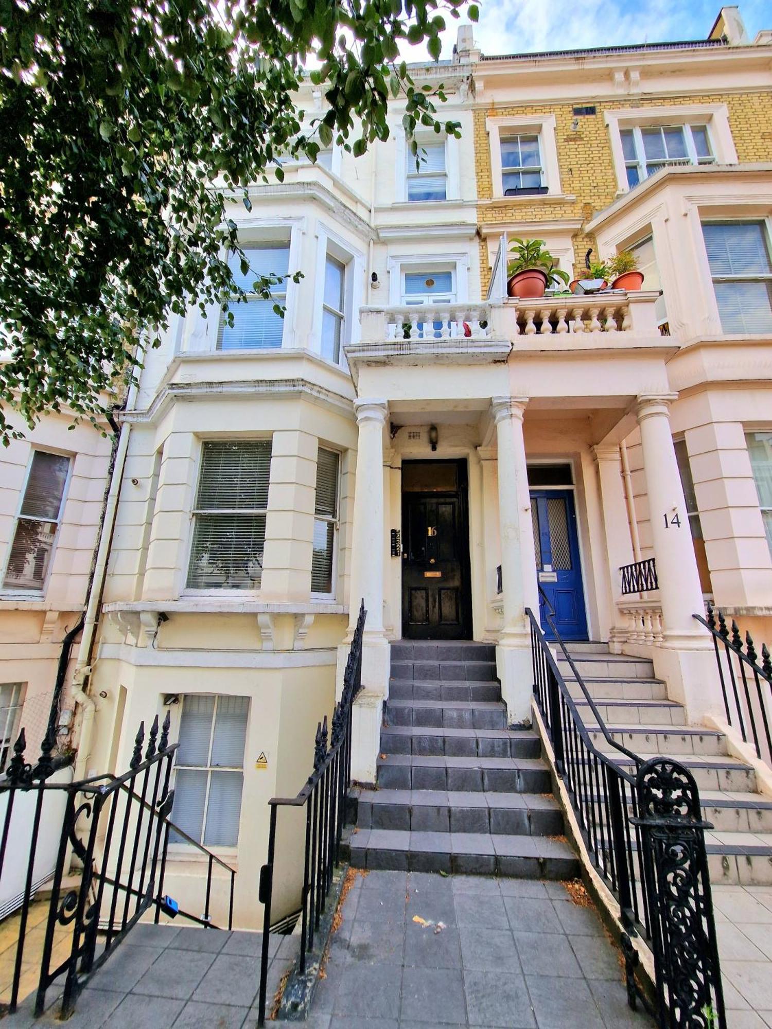 Charming Home With Private Balcony, On 1St Floor, With 2 Bathrooms, 3 Min Walk To Earl'S Court Station London Exterior foto