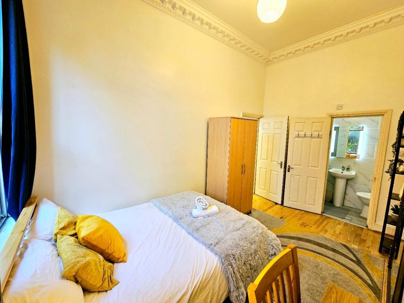 Charming Home With Private Balcony, On 1St Floor, With 2 Bathrooms, 3 Min Walk To Earl'S Court Station London Exterior foto