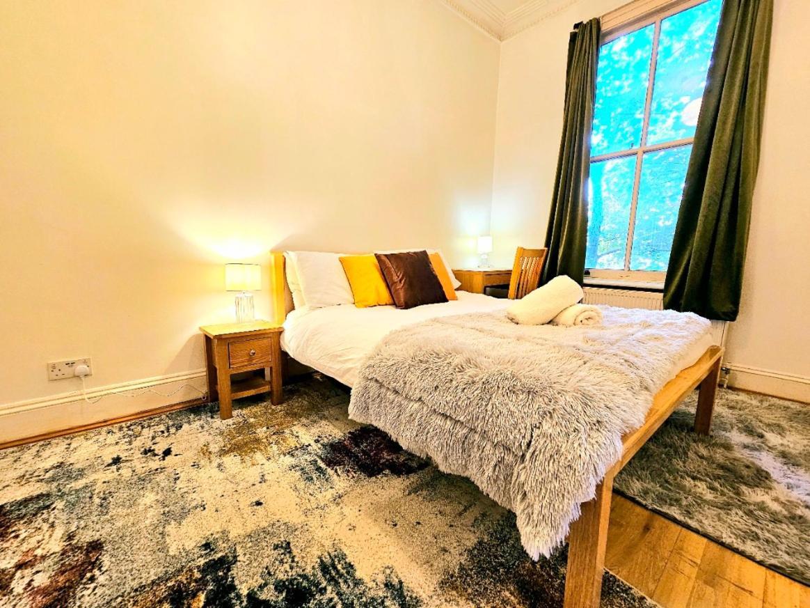 Charming Home With Private Balcony, On 1St Floor, With 2 Bathrooms, 3 Min Walk To Earl'S Court Station London Exterior foto
