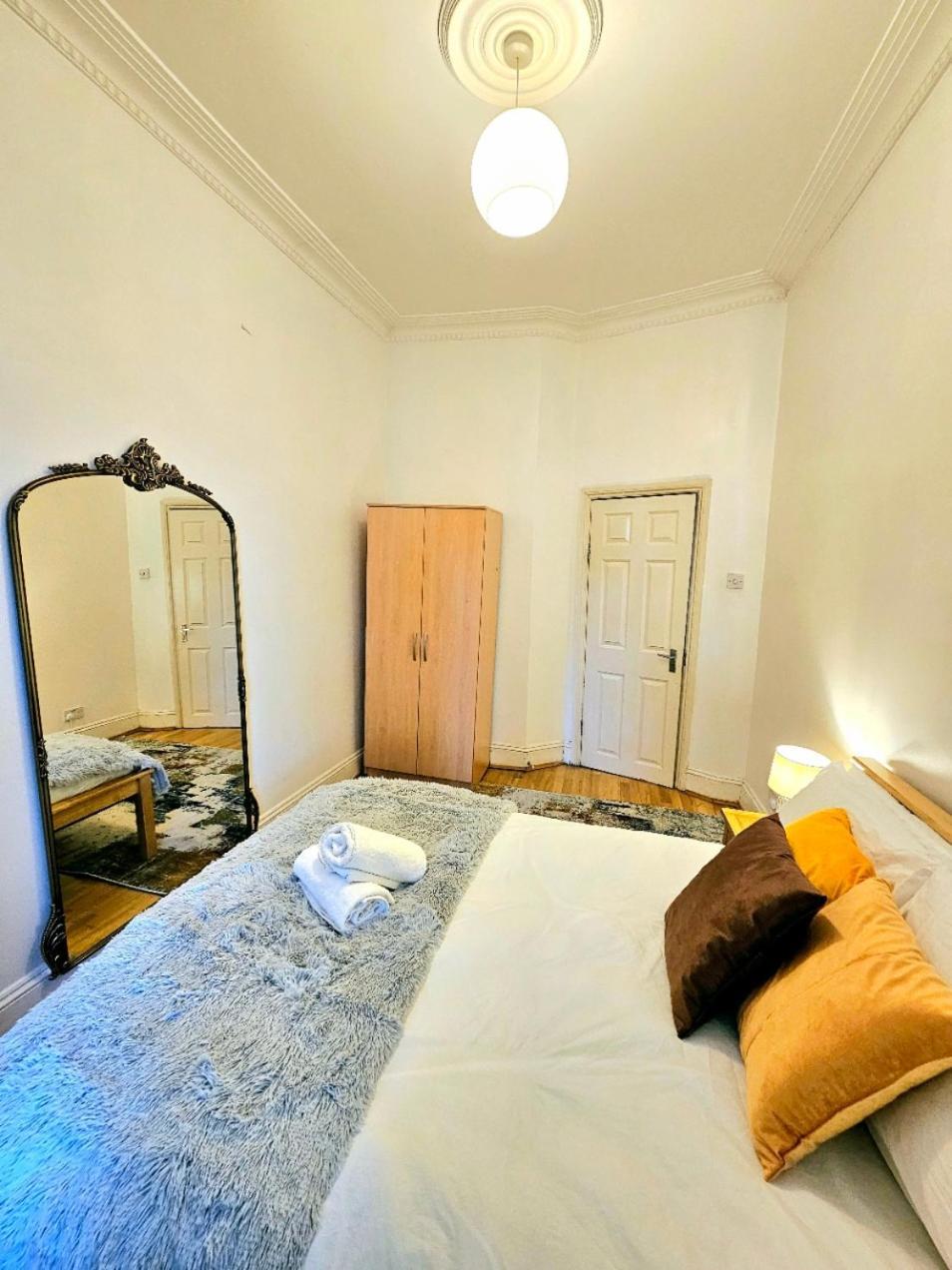 Charming Home With Private Balcony, On 1St Floor, With 2 Bathrooms, 3 Min Walk To Earl'S Court Station London Exterior foto