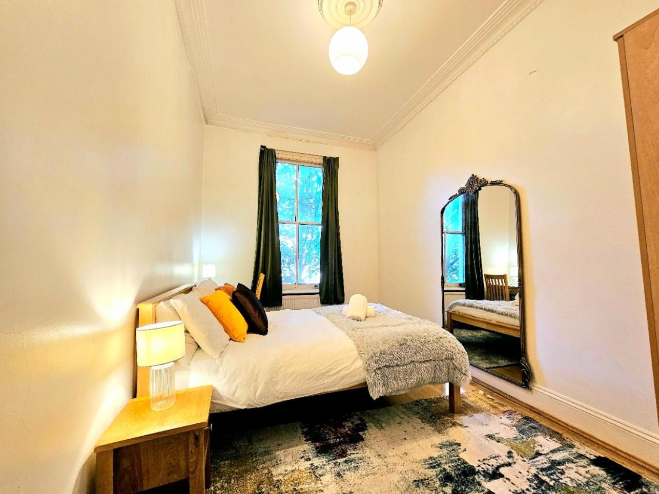 Charming Home With Private Balcony, On 1St Floor, With 2 Bathrooms, 3 Min Walk To Earl'S Court Station London Exterior foto