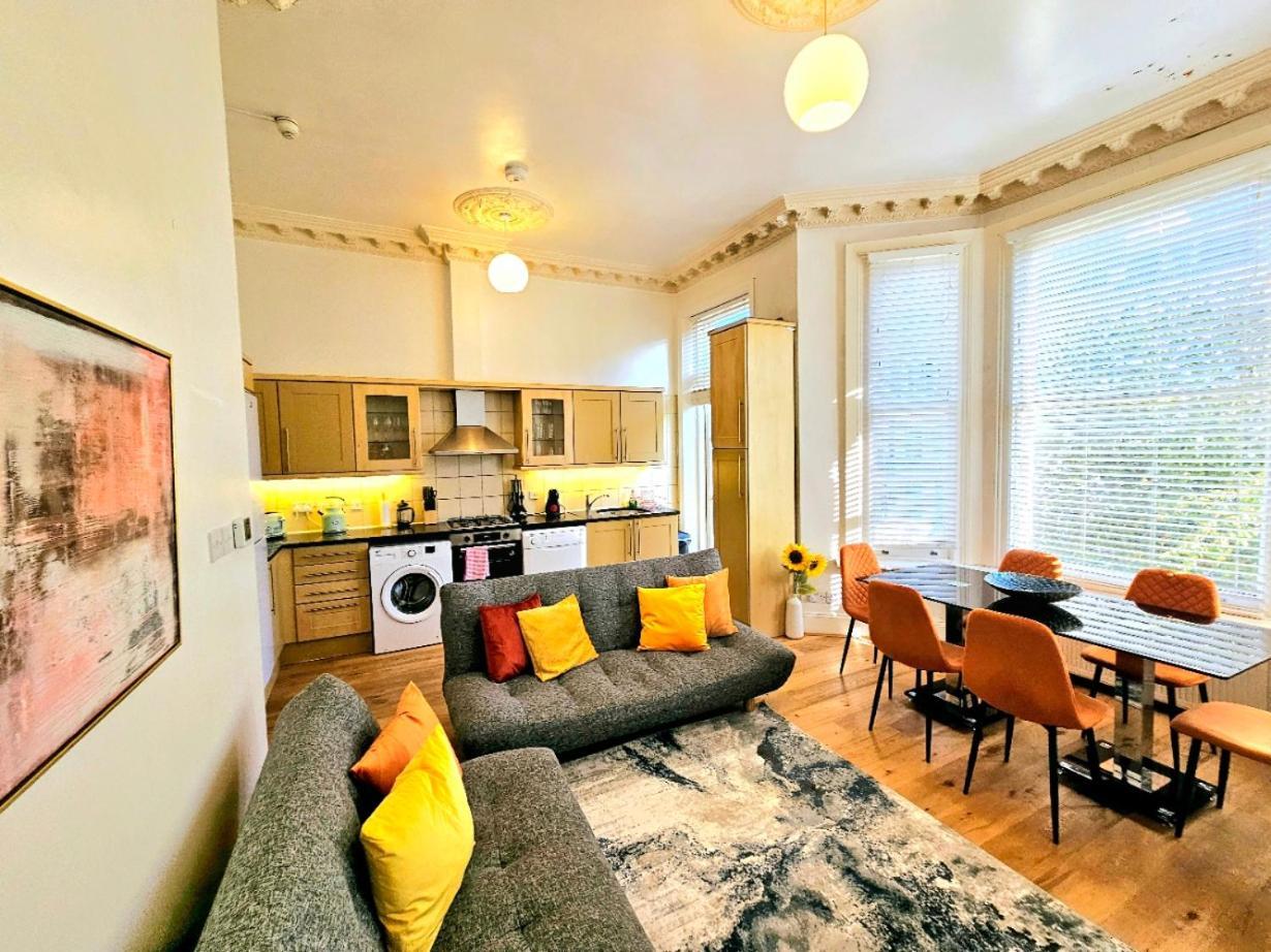 Charming Home With Private Balcony, On 1St Floor, With 2 Bathrooms, 3 Min Walk To Earl'S Court Station London Exterior foto