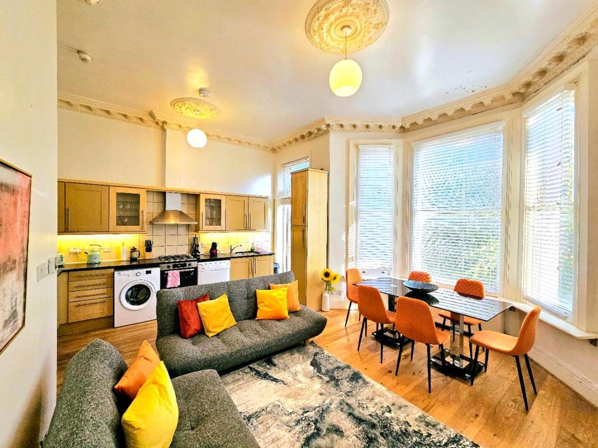 Charming Home With Private Balcony, On 1St Floor, With 2 Bathrooms, 3 Min Walk To Earl'S Court Station London Exterior foto