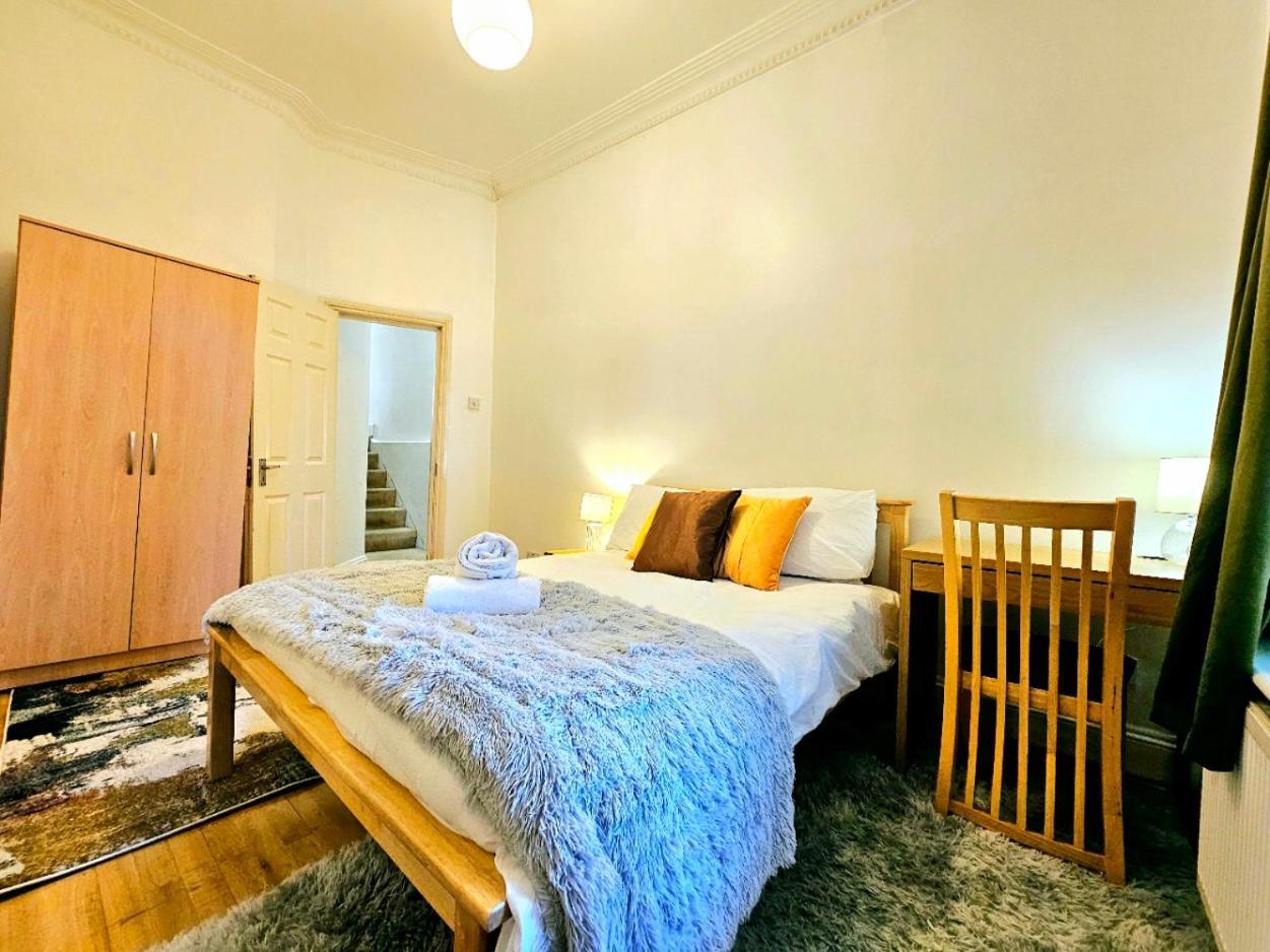Charming Home With Private Balcony, On 1St Floor, With 2 Bathrooms, 3 Min Walk To Earl'S Court Station London Exterior foto