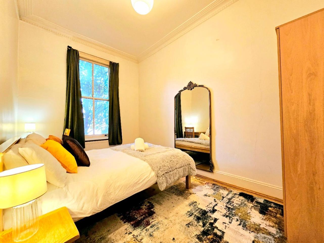 Charming Home With Private Balcony, On 1St Floor, With 2 Bathrooms, 3 Min Walk To Earl'S Court Station London Exterior foto