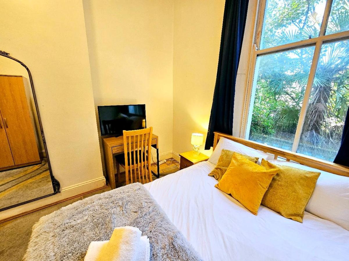 Charming Home With Private Balcony, On 1St Floor, With 2 Bathrooms, 3 Min Walk To Earl'S Court Station London Exterior foto