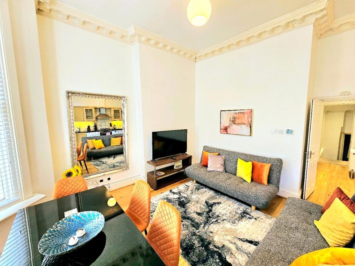 Charming Home With Private Balcony, On 1St Floor, With 2 Bathrooms, 3 Min Walk To Earl'S Court Station London Exterior foto