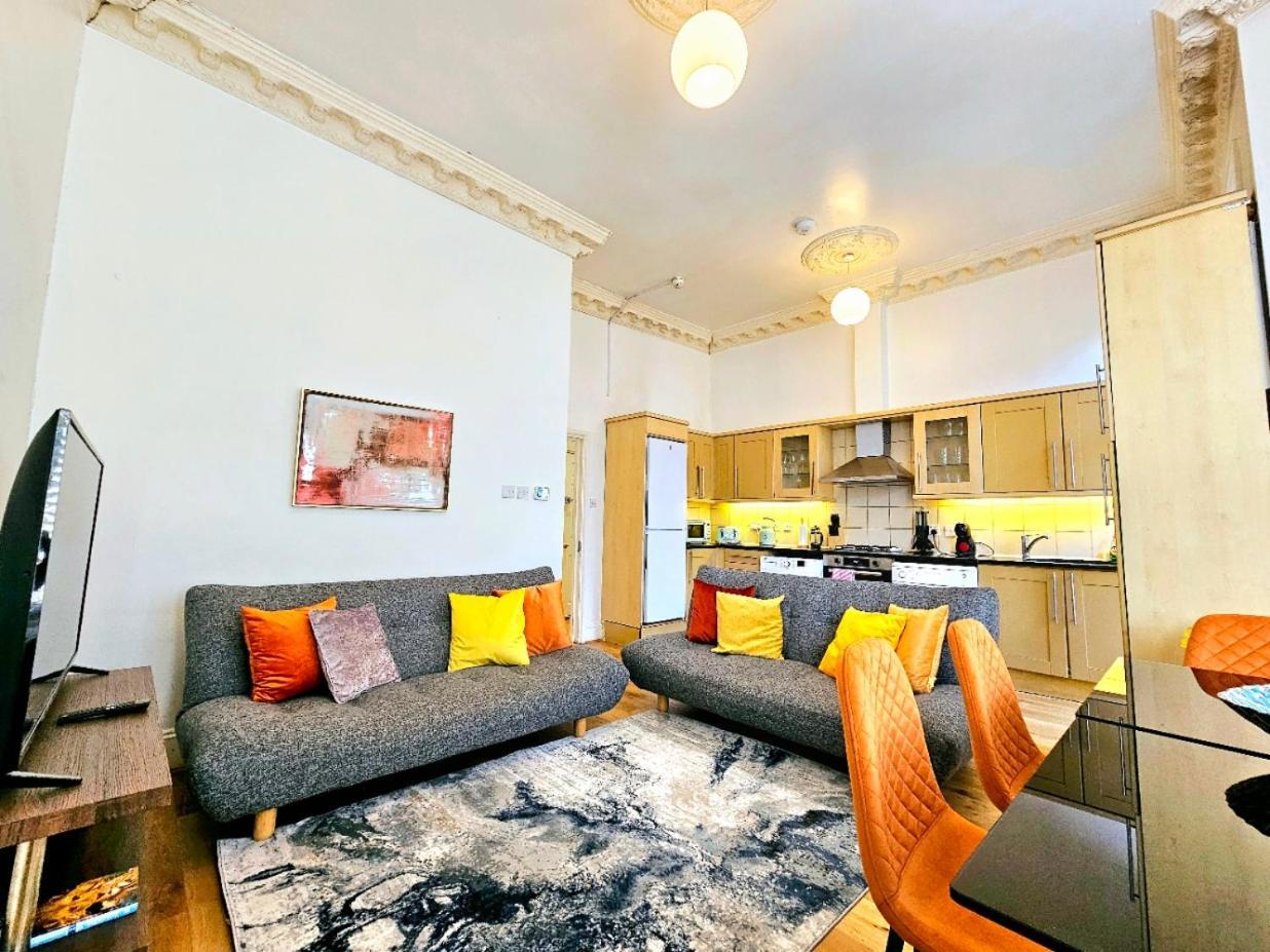 Charming Home With Private Balcony, On 1St Floor, With 2 Bathrooms, 3 Min Walk To Earl'S Court Station London Exterior foto